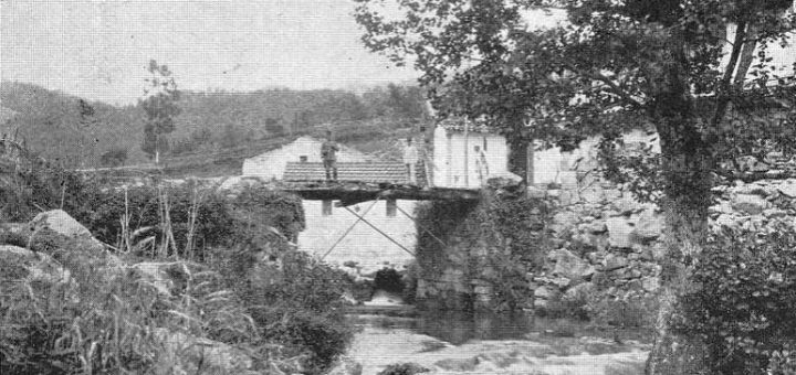 El puente internacional de Ponte Barxas fotografiado desde la orilla española en 1924/