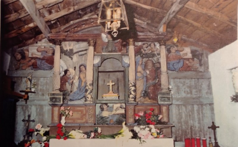 Retablo manuelino en la capilla de la Anunciacíón de Lantemil antes de su restauración